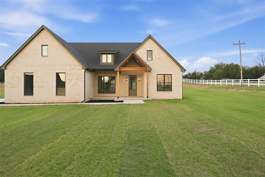 Photo 2 — 2179 Providence Way, Crescent, OK 73028