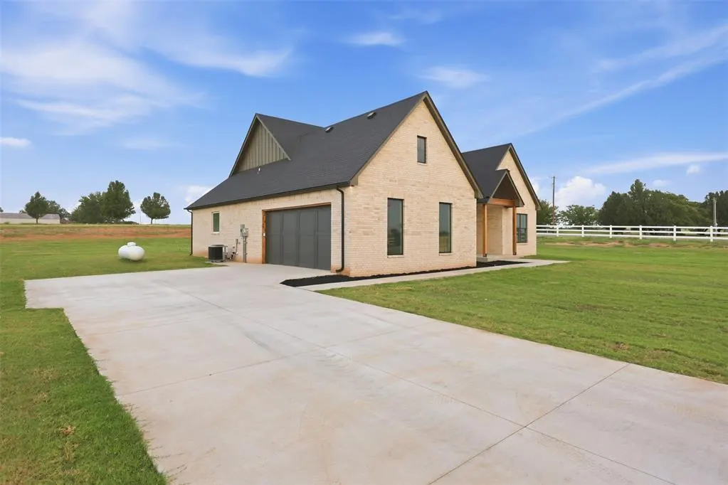 Photo 3 — 2179 Providence Way, Crescent, OK 73028