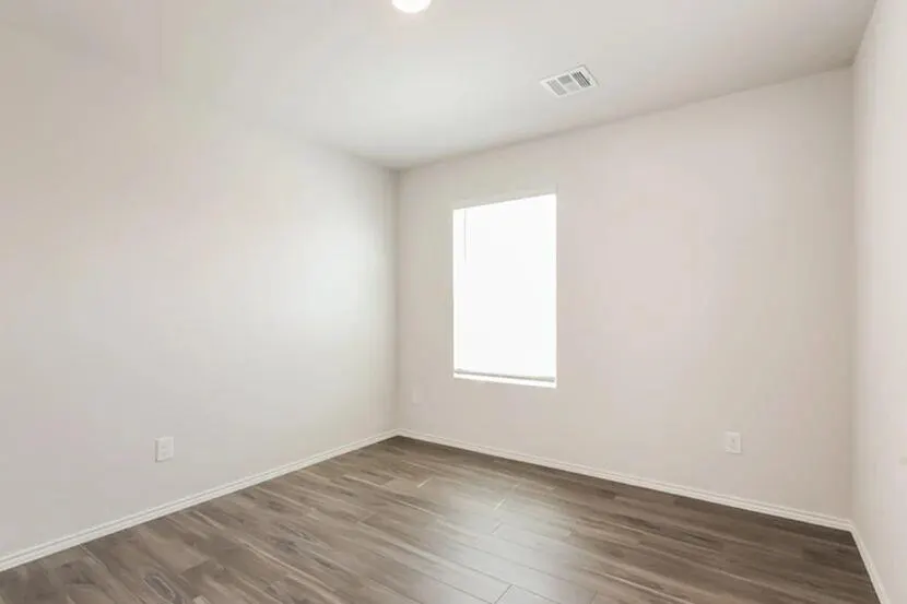 Photo 11 — 2002 Crimson Lake Boulevard, El Reno, OK 73036