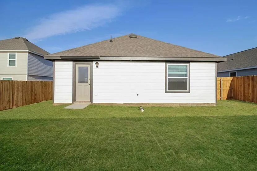 Photo 14 — 2002 Crimson Lake Boulevard, El Reno, OK 73036
