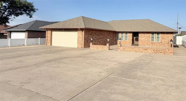 Photo 2 — 1915 Chisholm Drive, Guymon, OK 73942