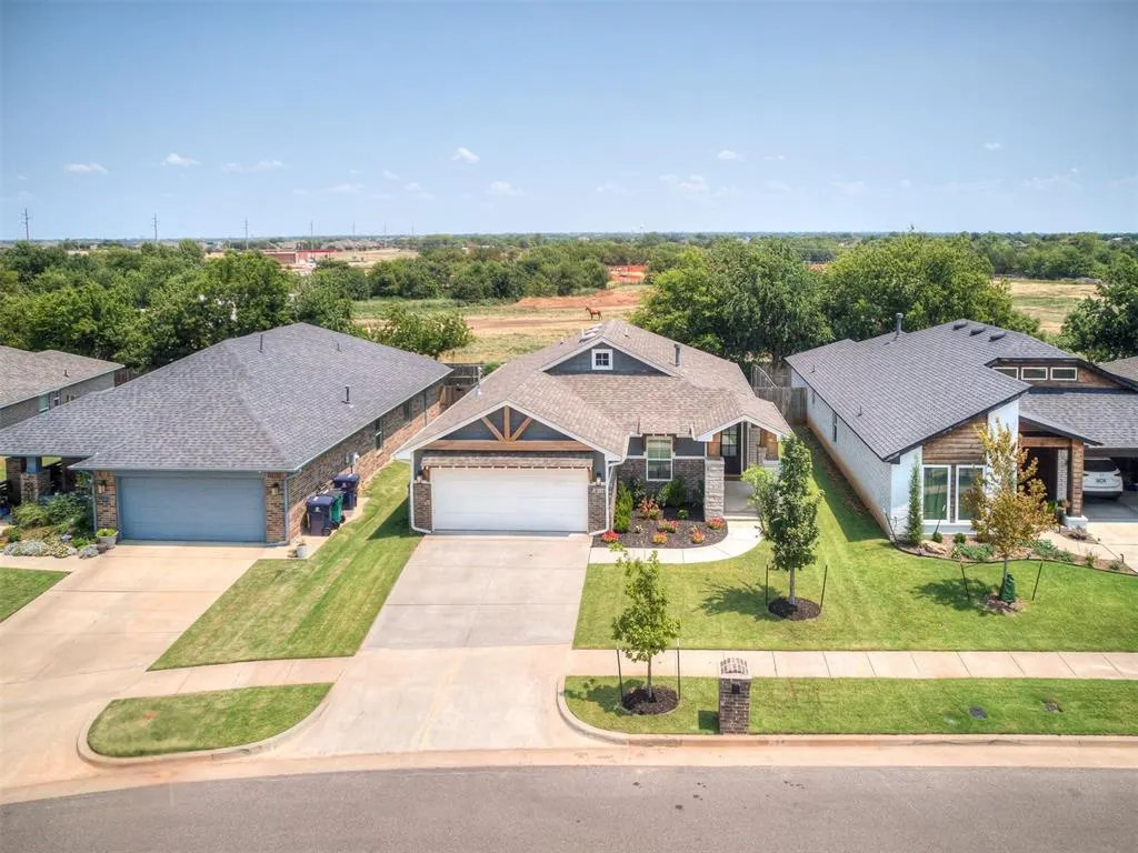 Photo 2 — 18816 Caballero Drive, Edmond, OK 73012