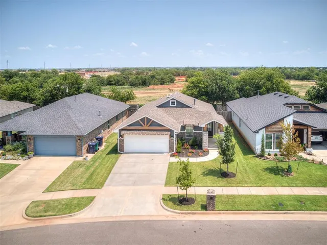 Photo 2 — 18816 Caballero Drive, Edmond, OK 73012