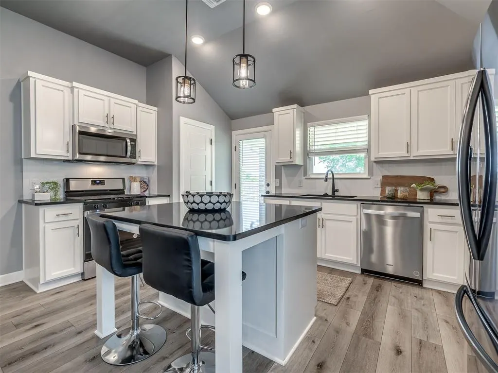 Photo 7 — 18816 Caballero Drive, Edmond, OK 73012