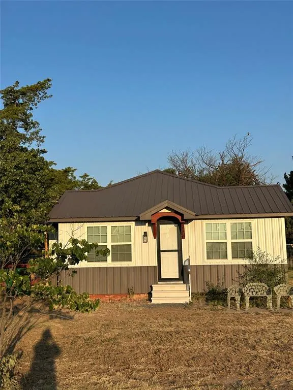 Photo 2 — 301 S Dunn Street, Roosevelt, OK 73564