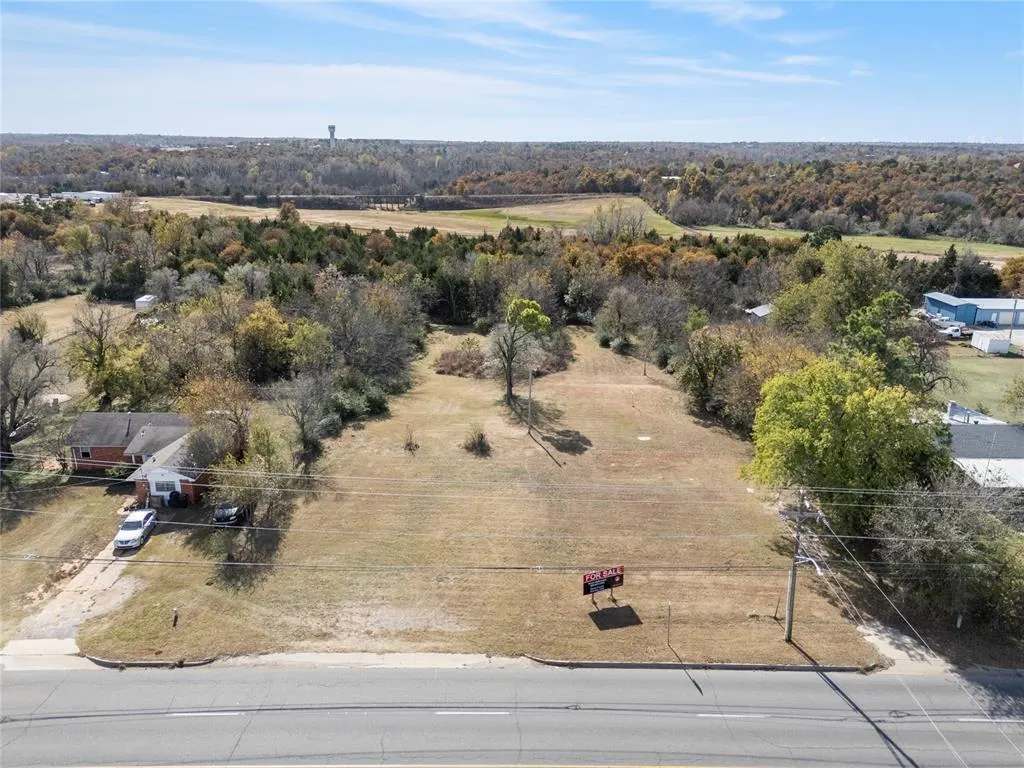 Photo 3 — 12560 NE 23 Street, Nicoma Park, OK 73066