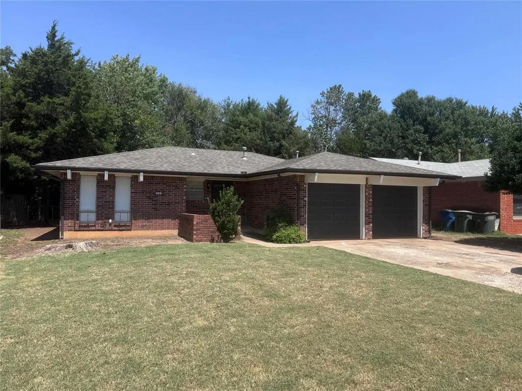 Front exterior — 425 Meadow Lake Drive, Edmond, OK 73003