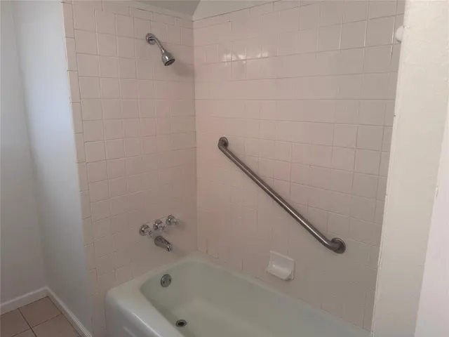 Photo 7 — 425 Meadow Lake Drive, Edmond, OK 73003