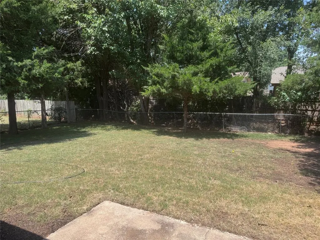 Photo 11 — 425 Meadow Lake Drive, Edmond, OK 73003