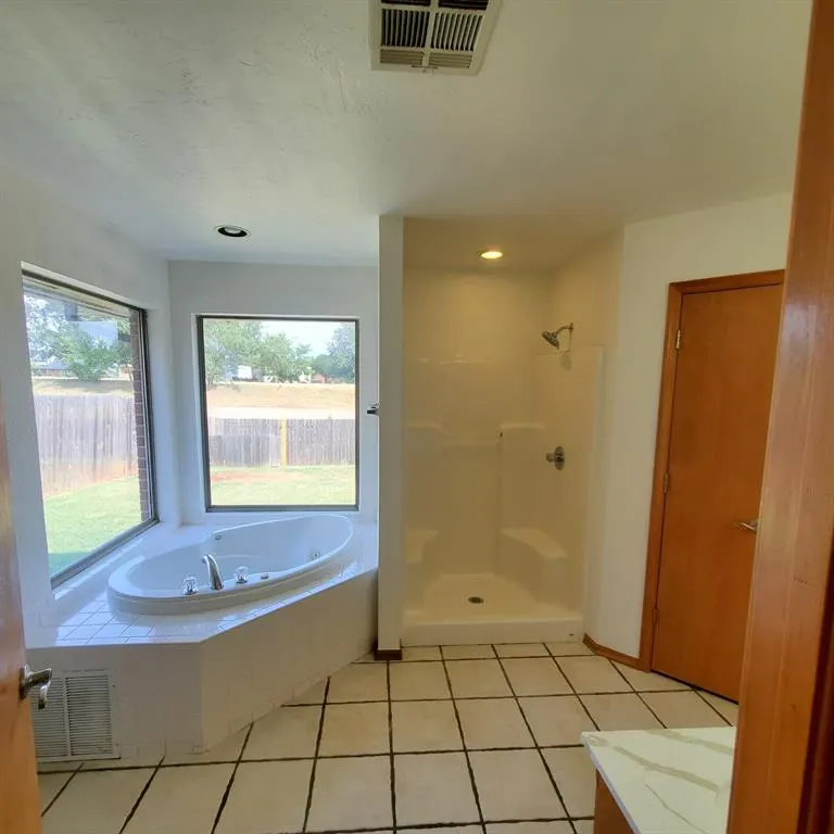 Photo 9 — 1617 SW 31st Street, Moore, OK 73160