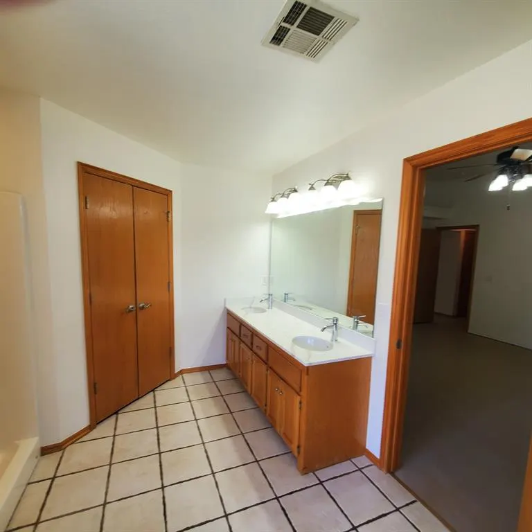Photo 11 — 1617 SW 31st Street, Moore, OK 73160