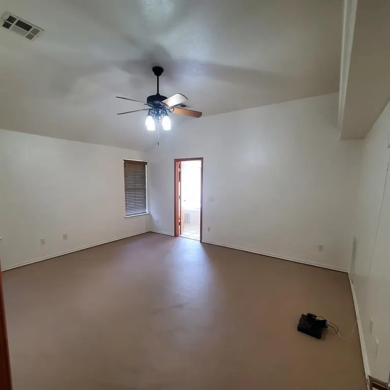 Photo 7 — 1617 SW 31st Street, Moore, OK 73160