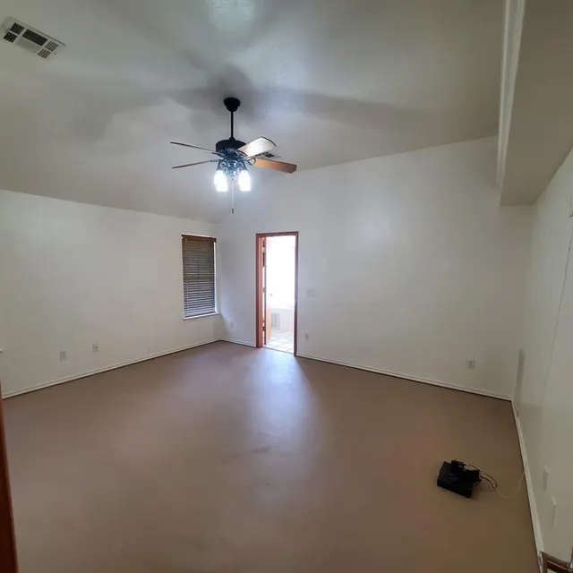 Photo 7 — 1617 SW 31st Street, Moore, OK 73160