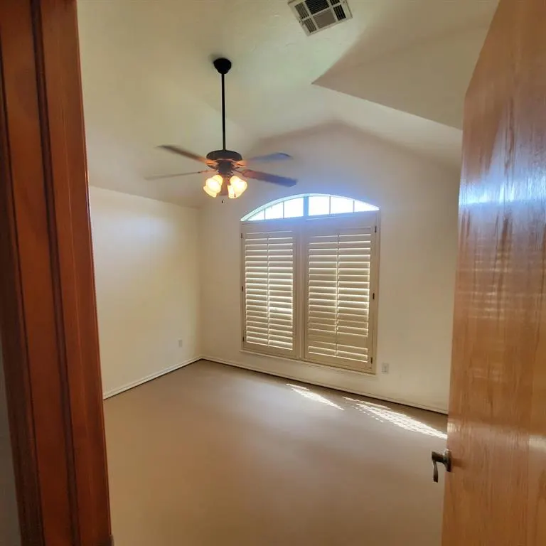Photo 13 — 1617 SW 31st Street, Moore, OK 73160