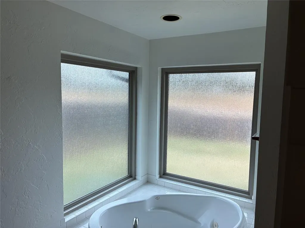 Photo 10 — 1617 SW 31st Street, Moore, OK 73160