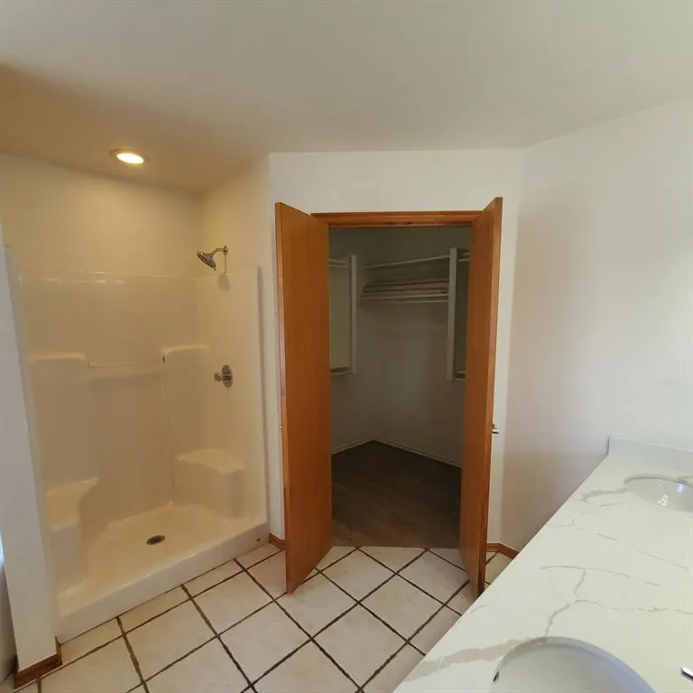 Photo 12 — 1617 SW 31st Street, Moore, OK 73160