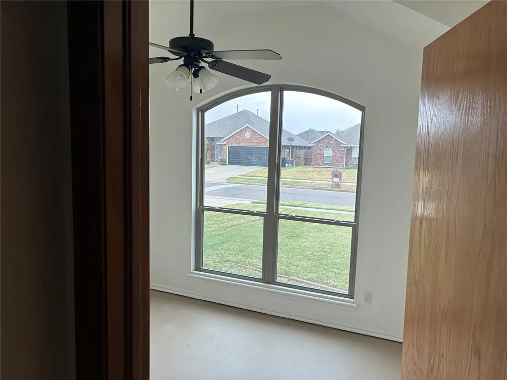 Photo 14 — 1617 SW 31st Street, Moore, OK 73160