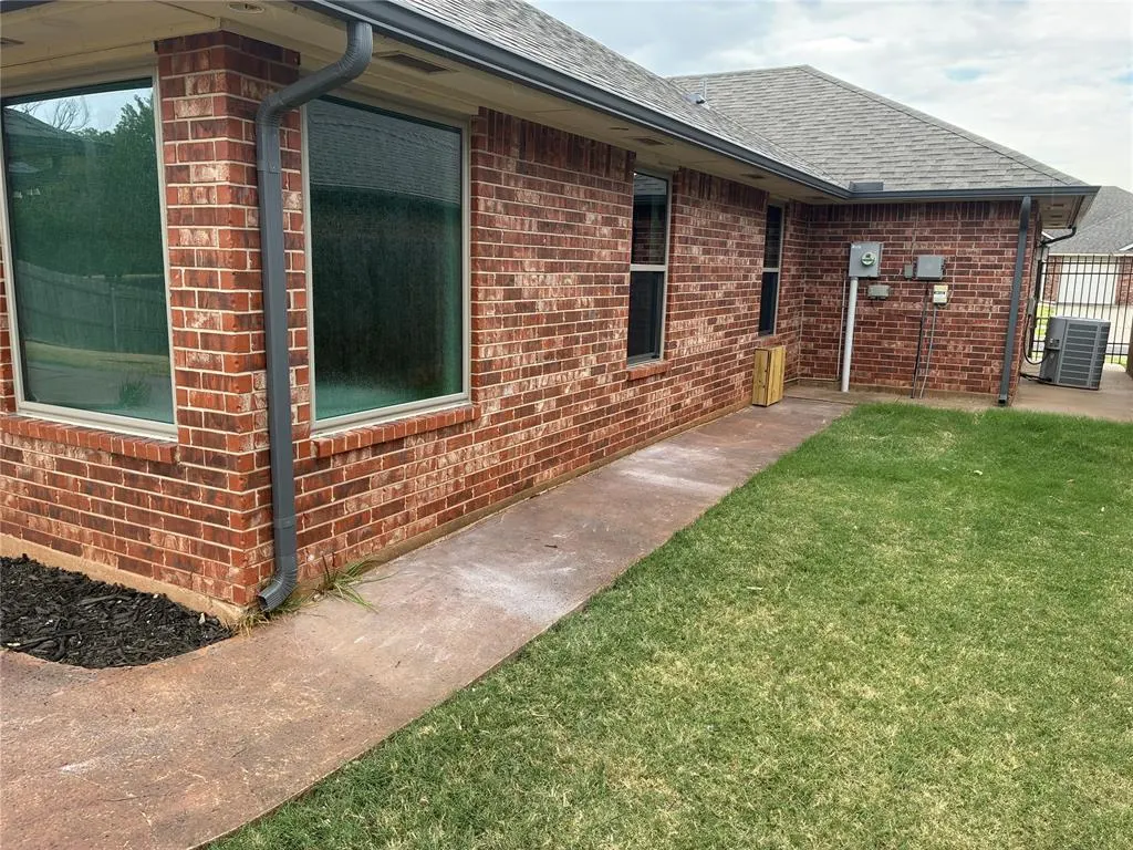 Photo 22 — 1617 SW 31st Street, Moore, OK 73160