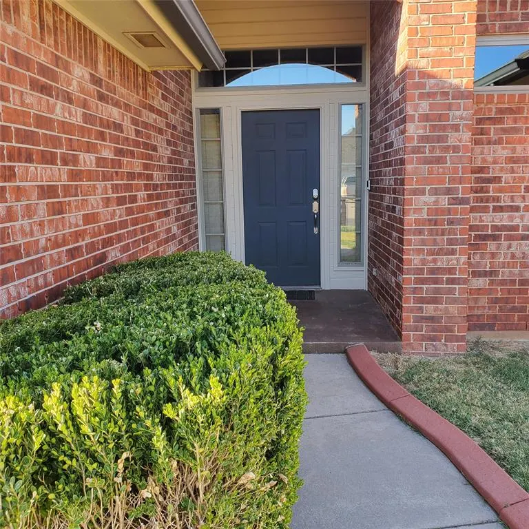Photo 3 — 1617 SW 31st Street, Moore, OK 73160