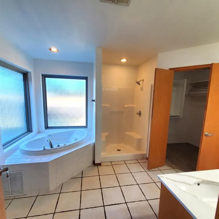 Photo 17 — 1617 SW 31st Street, Moore, OK 73160