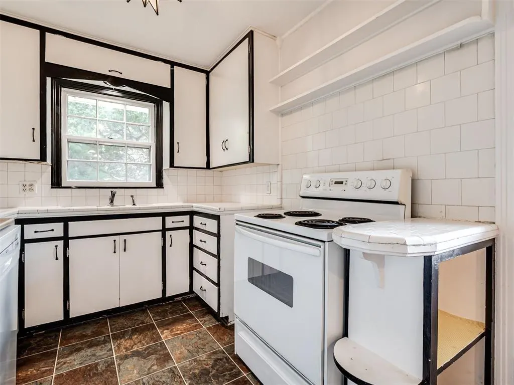 Photo 11 — 4406 N Harvey Parkway, Oklahoma City, OK 73118