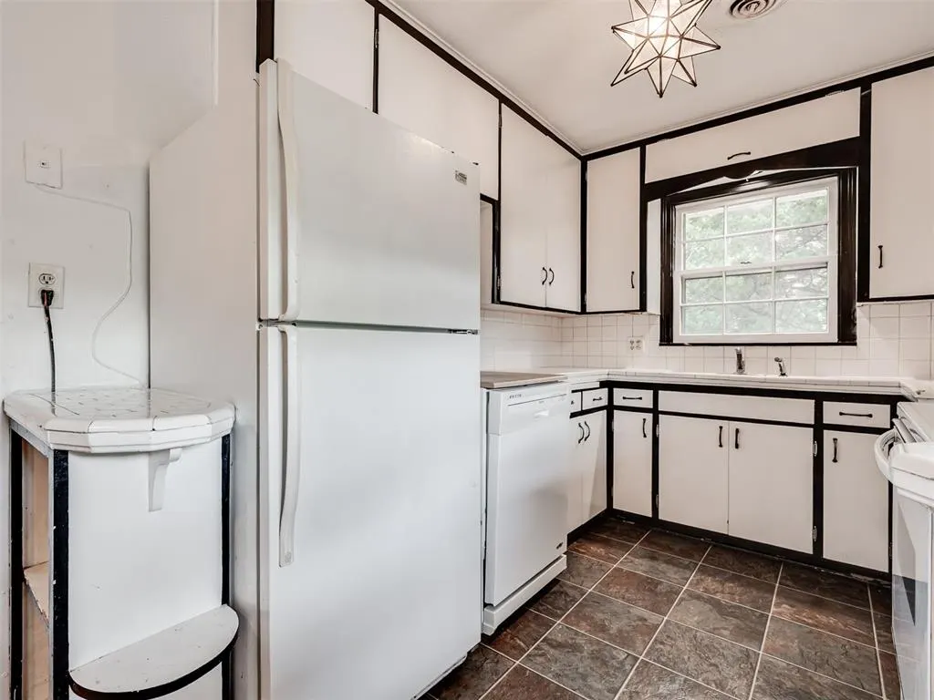 Photo 12 — 4406 N Harvey Parkway, Oklahoma City, OK 73118