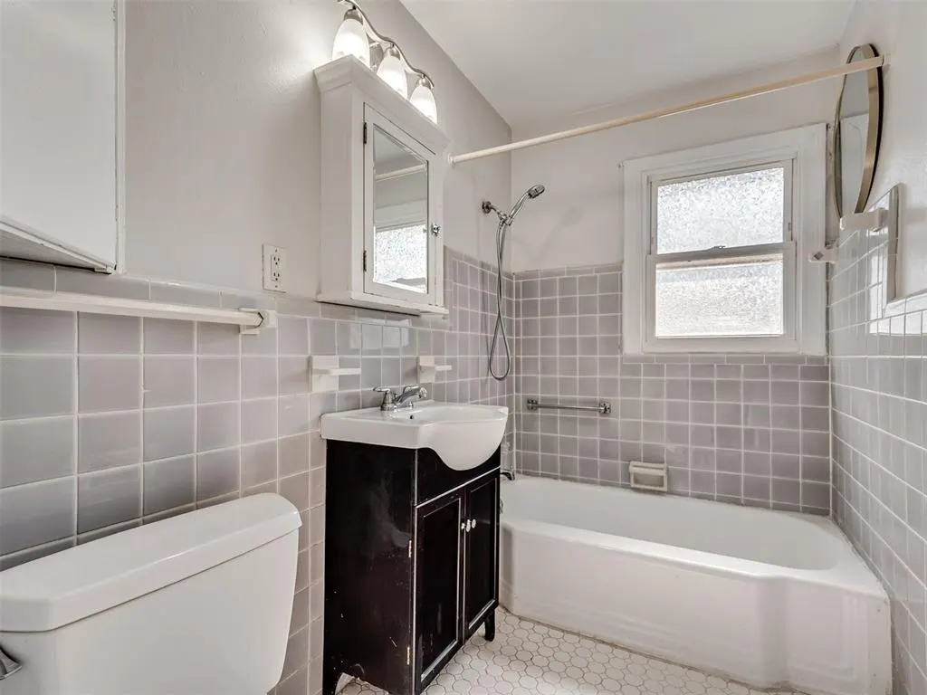Photo 18 — 4406 N Harvey Parkway, Oklahoma City, OK 73118