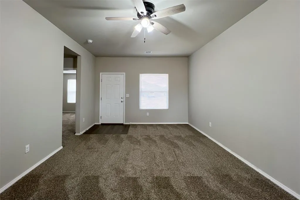 Photo 2 — 4301 Driftwood Drive, Harrah, OK 73045