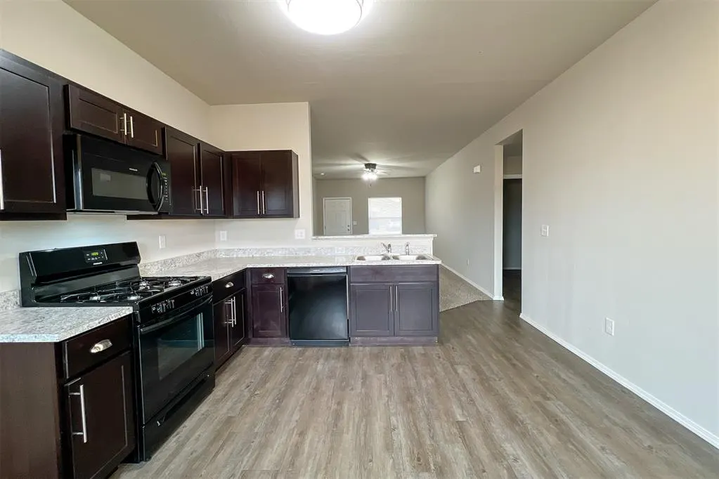 Photo 6 — 4301 Driftwood Drive, Harrah, OK 73045