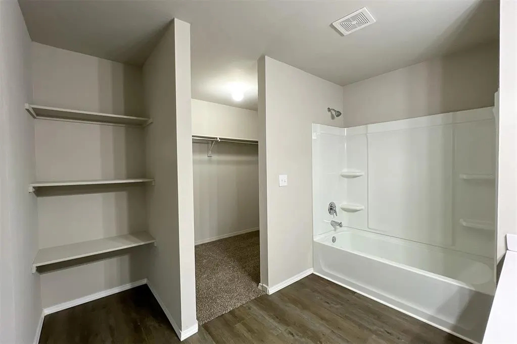 Photo 9 — 4301 Driftwood Drive, Harrah, OK 73045