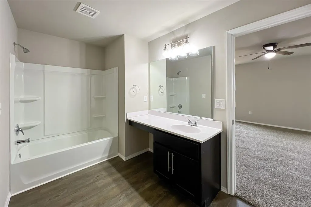 Photo 10 — 4301 Driftwood Drive, Harrah, OK 73045