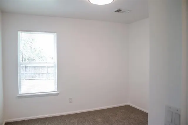 Photo 8 — 10601 NW 20th Street, Yukon, OK 73099