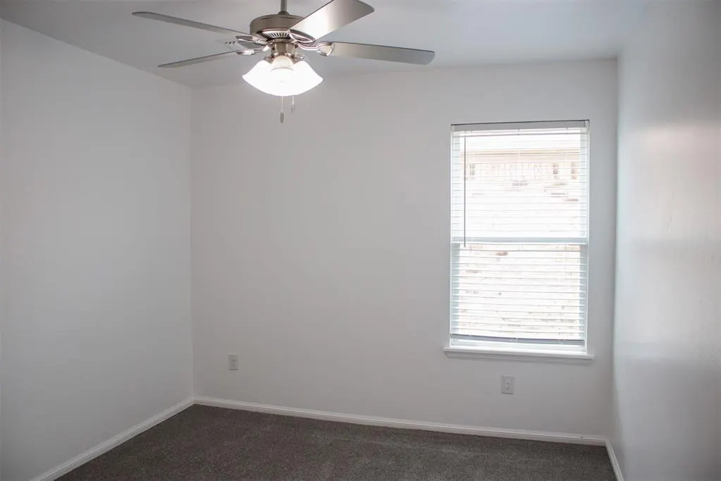 Photo 14 — 10601 NW 20th Street, Yukon, OK 73099