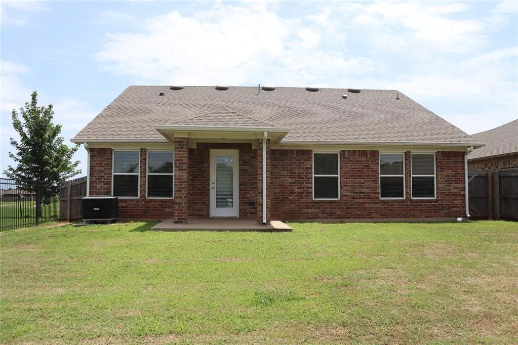Photo 19 — 10601 NW 20th Street, Yukon, OK 73099