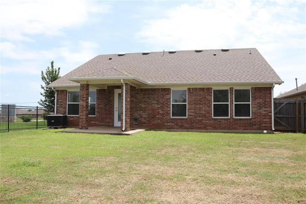 Photo 20 — 10601 NW 20th Street, Yukon, OK 73099