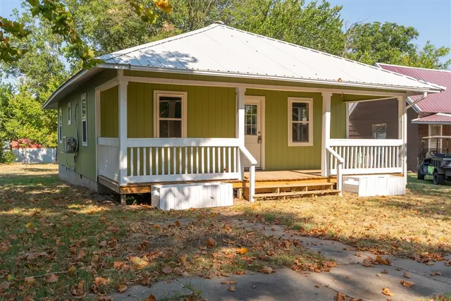 Photo 2 — 123 S 9th Street, Okemah, OK 74859
