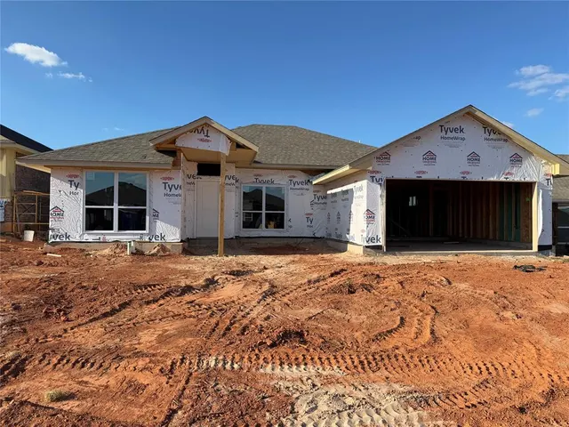 Photo 2 — 4011 Abingdon Drive, Norman, OK 73026