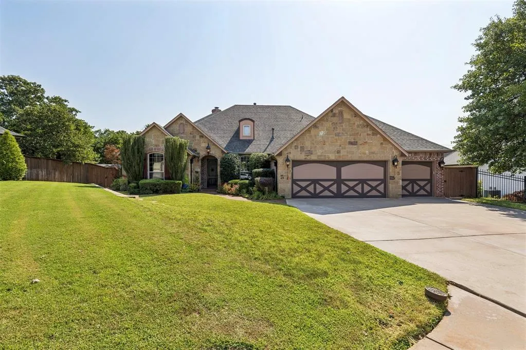 Photo 2 — 1401 Canyon Bridge Lane, Edmond, OK 73034