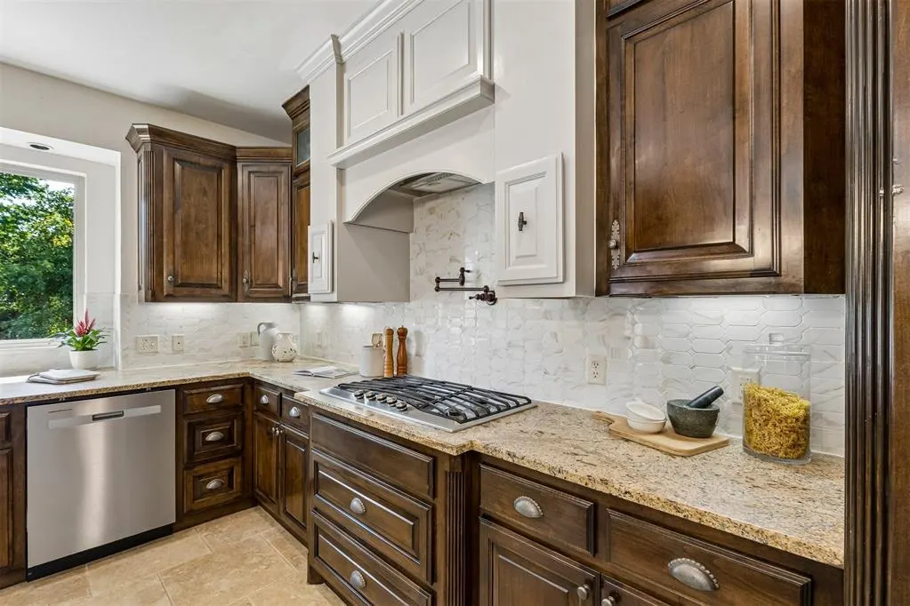 Photo 12 — 1401 Canyon Bridge Lane, Edmond, OK 73034