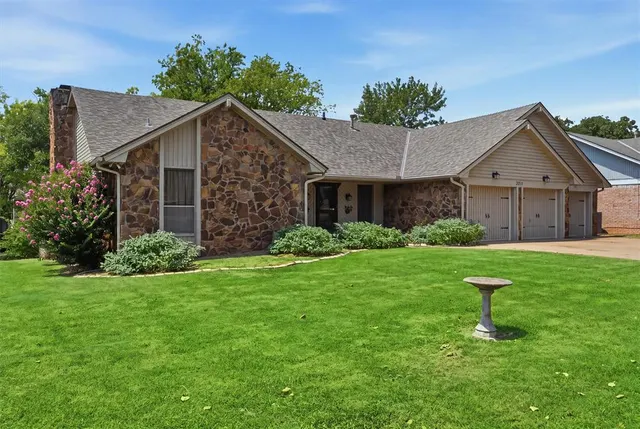 Photo 3 — 3711 Marked Tree Drive, Edmond, OK 73013