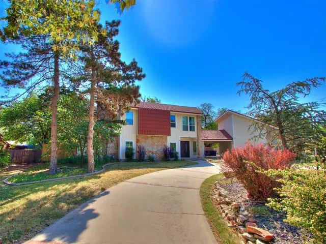 Photo 2 — 11124 Blue Stem Drive, Oklahoma City, OK 73162