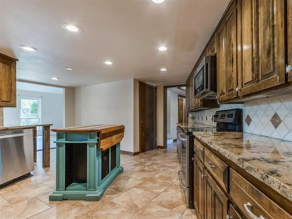 Photo 13 — 11124 Blue Stem Drive, Oklahoma City, OK 73162