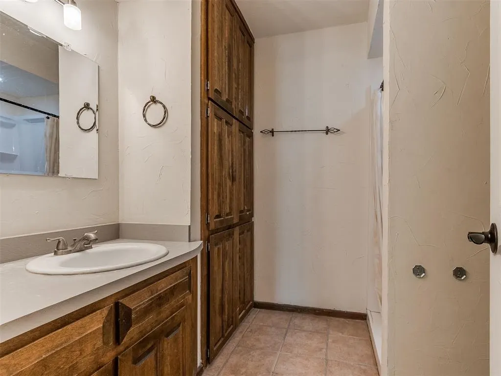 Photo 35 — 11124 Blue Stem Drive, Oklahoma City, OK 73162