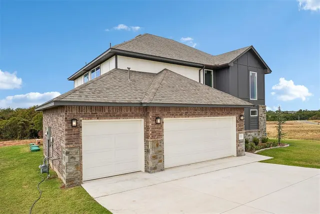 Photo 2 — 1313 Lighthorsemen Way, Choctaw, OK 73020
