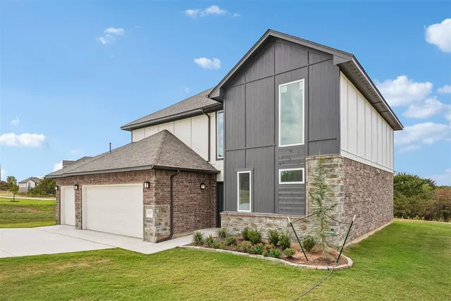 Photo 3 — 1313 Lighthorsemen Way, Choctaw, OK 73020