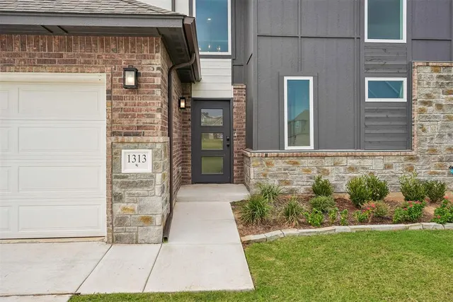 Photo 4 — 1313 Lighthorsemen Way, Choctaw, OK 73020