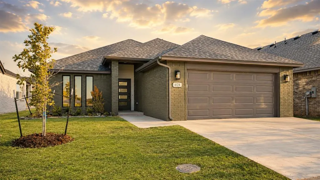 Photo 2 — 4124 Overlook Pass, Edmond, OK 73025