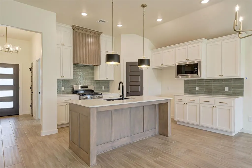 Photo 13 — 4124 Overlook Pass, Edmond, OK 73025