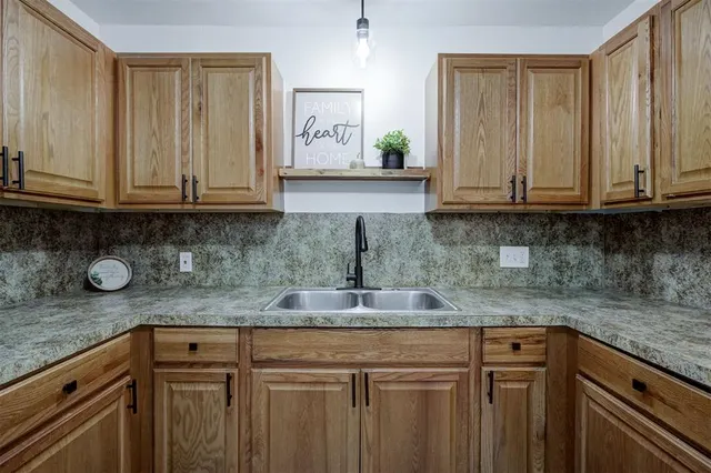 Photo 8 — 1437 SW 36th Street, Oklahoma City, OK 73109