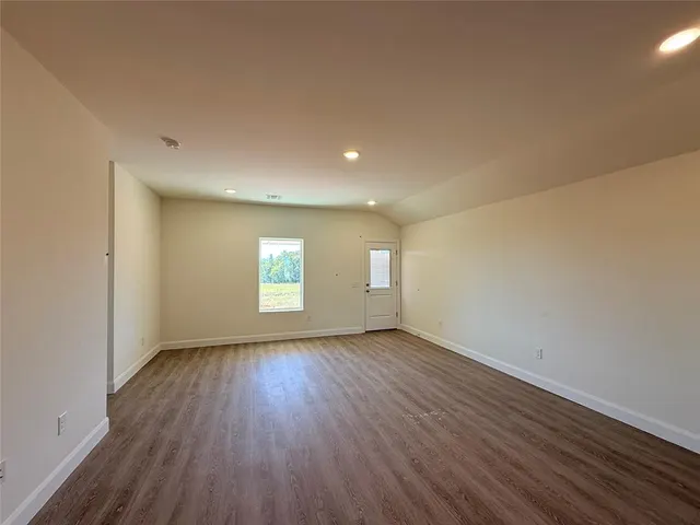 Photo 2 — 21228 SE 32nd Street, Harrah, OK 73045
